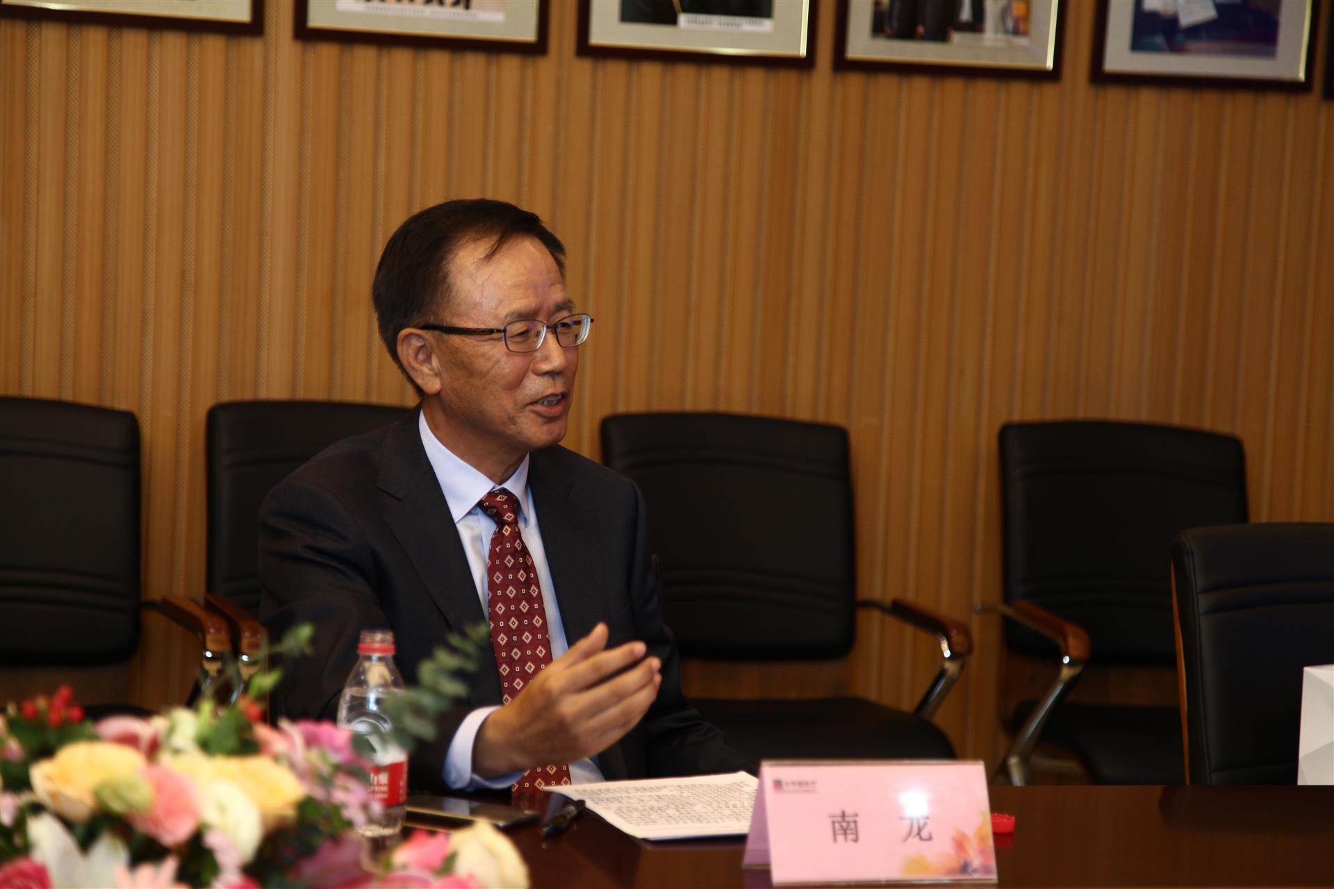 董事长南龙先生接受记者专访